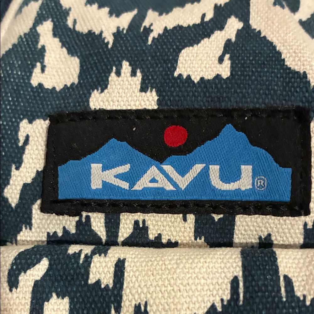 Kavu Navy and White Patterned Sling Bag - Picture 13 of 16